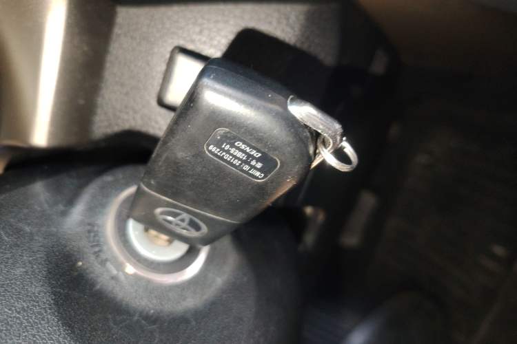 Used Toyota RAV4 2015 2.0L CVT Two-Wheel Drive Fashion Edition Interior 1