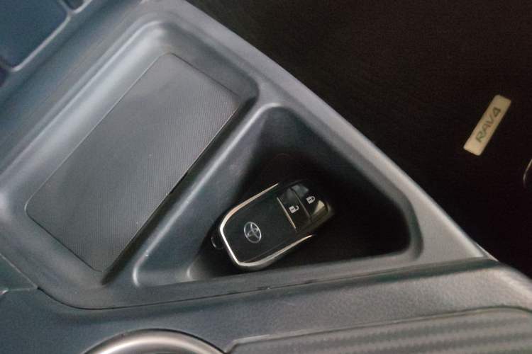 Used Toyota RAV4 2015 2.5L Automatic 4x4 Elite Edition Interior 1