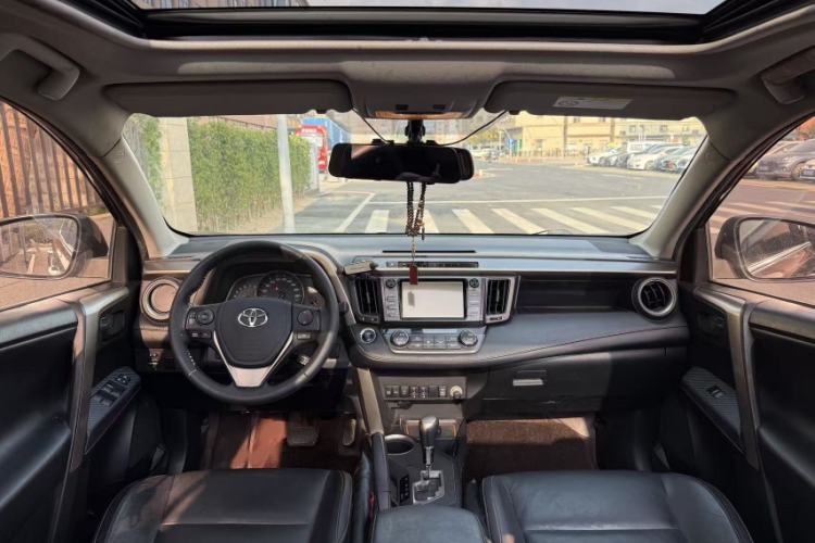 Used Toyota RAV4 2015 2.5L Automatic 4x4 Elite Edition Interior 1
