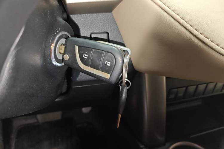 Used Toyota RAV4 2015 2.0L CVT Two-Wheel Drive Fashion Edition Interior 1