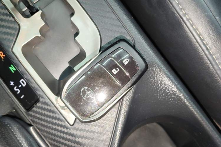 Used Toyota RAV4 2015 2.5L Automatic 4x4 Elite Edition Interior 1