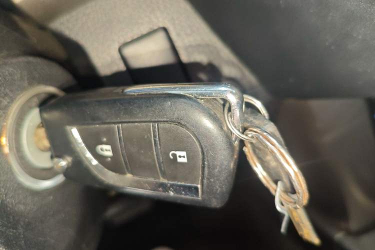 Used Toyota RAV4 2015 2.0L CVT Two-Wheel Drive Fashion Edition Interior 1