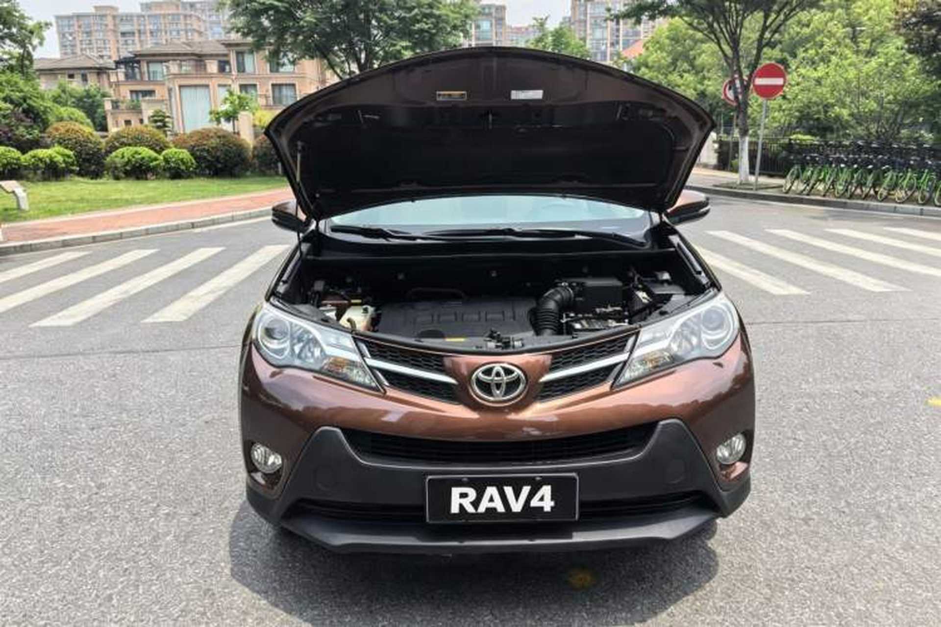 Used Toyota RAV4 2015 2.0L CVT Two-Wheel Drive Fashion Edition Interior 11