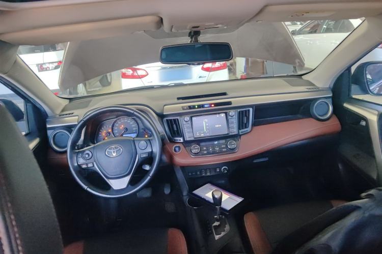 Used Toyota RAV4 2015 2.5L Automatic 4x4 Elite Edition Interior 2