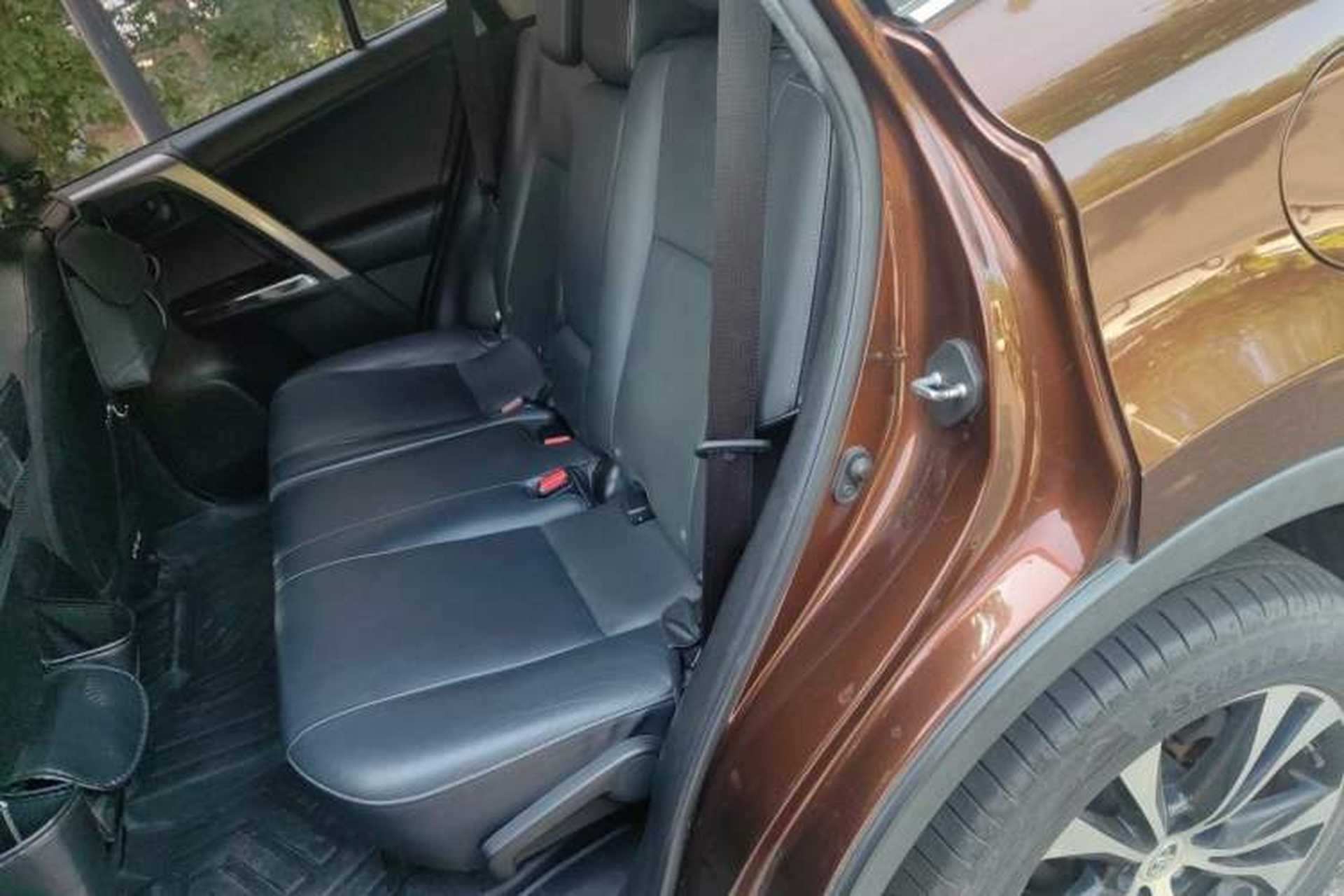Used Toyota RAV4 2015 2.5L Automatic 4x4 Elite Edition Interior 4