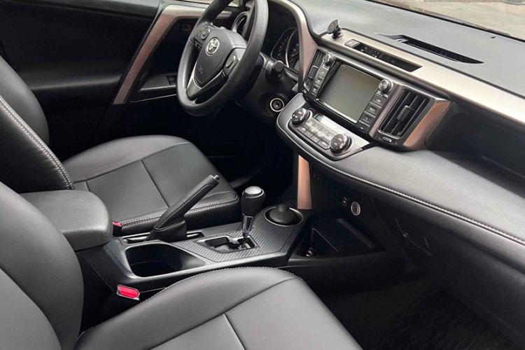 Used Toyota RAV4 2015 2.0L CVT Two-Wheel Drive Fashion Edition Interior 4