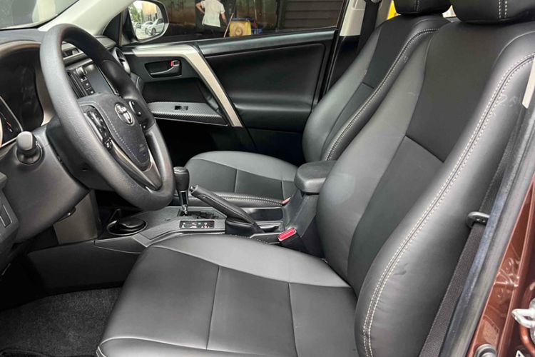 Used Toyota RAV4 2015 2.0L CVT Two-Wheel Drive Fashion Edition Interior 8