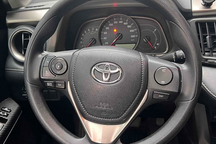 Used Toyota RAV4 2015 2.0L CVT Two-Wheel Drive Fashion Edition Interior 9