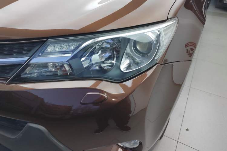 Used Toyota RAV4 2015 2.5L Automatic 4x4 Elite Edition Left Front Headlight