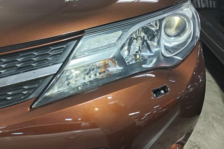 Used Toyota RAV4 2015 2.5L Automatic 4x4 Elite Edition Left Front Headlight