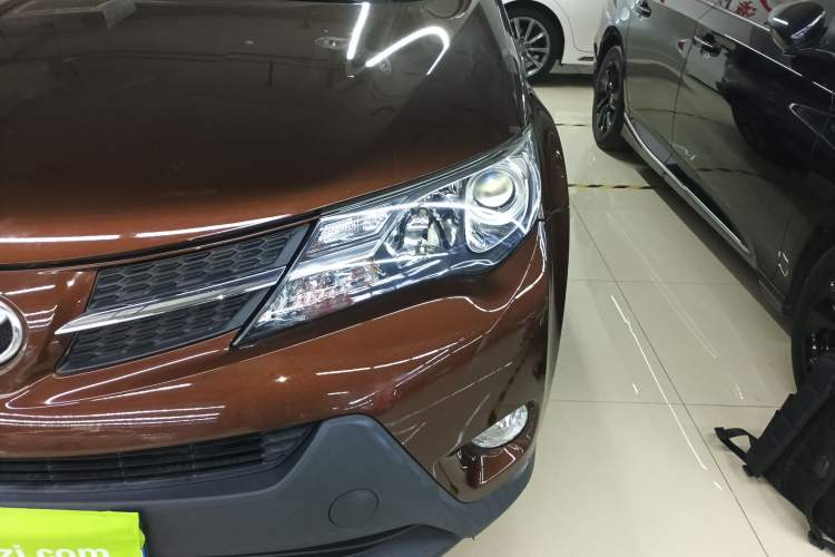 Used Toyota RAV4 2015 2.0L CVT 4x4 Trend Edition Left Front Headlight