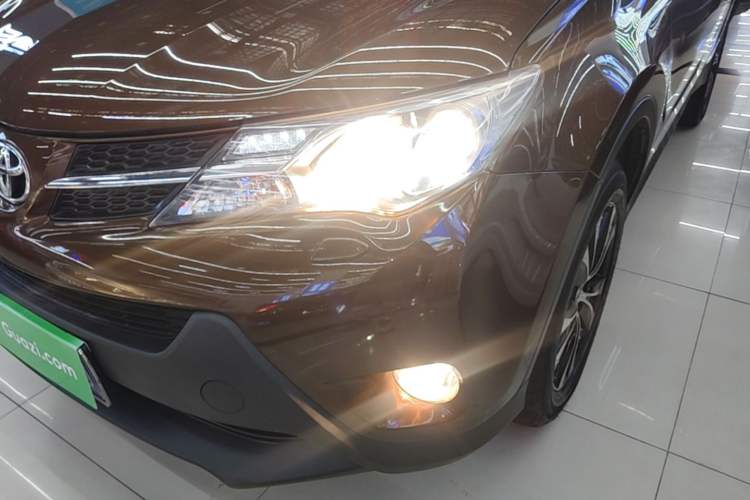 Used Toyota RAV4 2015 2.5L Automatic 4x4 Elite Edition Left Front Headlight