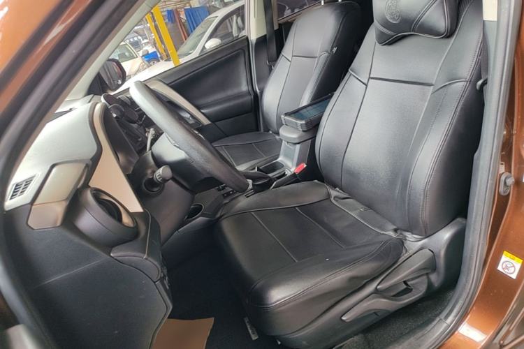 Used Toyota RAV4 2015 2.0L CVT Two-Wheel Drive Fashion Edition Left Front Seat