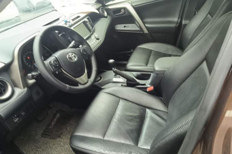 Used Toyota RAV4 2015 2.0L CVT Two-Wheel Drive Fashion Edition Left Front Seat