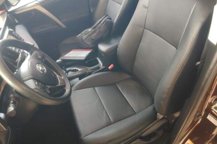 Used Toyota RAV4 2015 2.0L CVT Two-Wheel Drive Fashion Edition Left Front Seat
