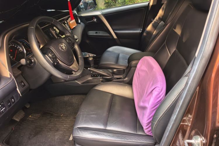 Used Toyota RAV4 2015 2.5L Automatic 4x4 Luxury Edition Left Front Seat