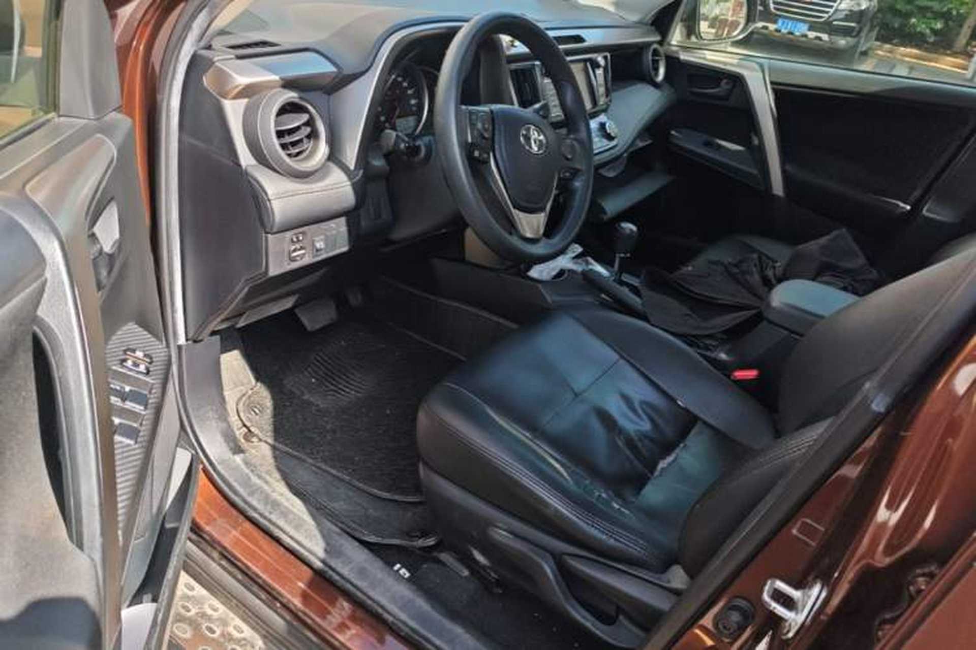 Used Toyota RAV4 2015 2.0L CVT Two-Wheel Drive Fashion Edition Left Front Seat