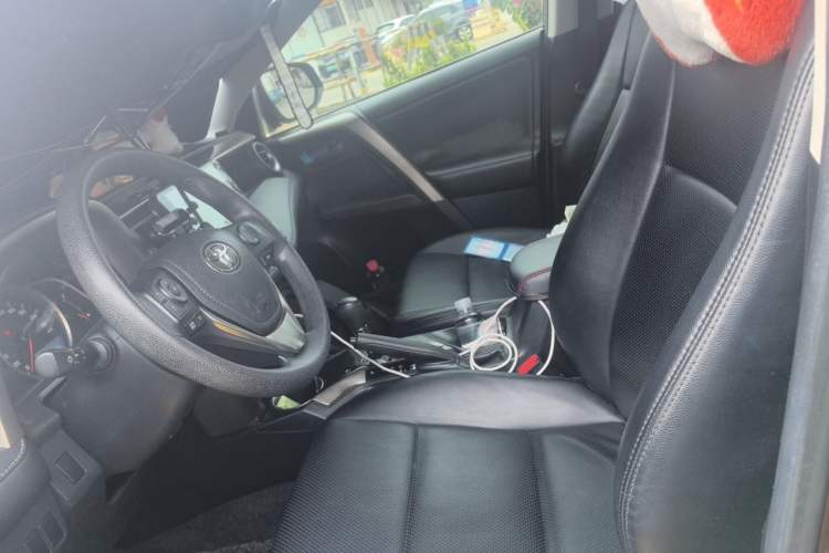 Used Toyota RAV4 2015 2.0L CVT Two-Wheel Drive Fashion Edition Left Front Seat
