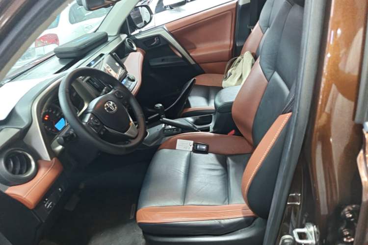 Used Toyota RAV4 2015 2.5L Automatic 4x4 Elite Edition Left Front Seat