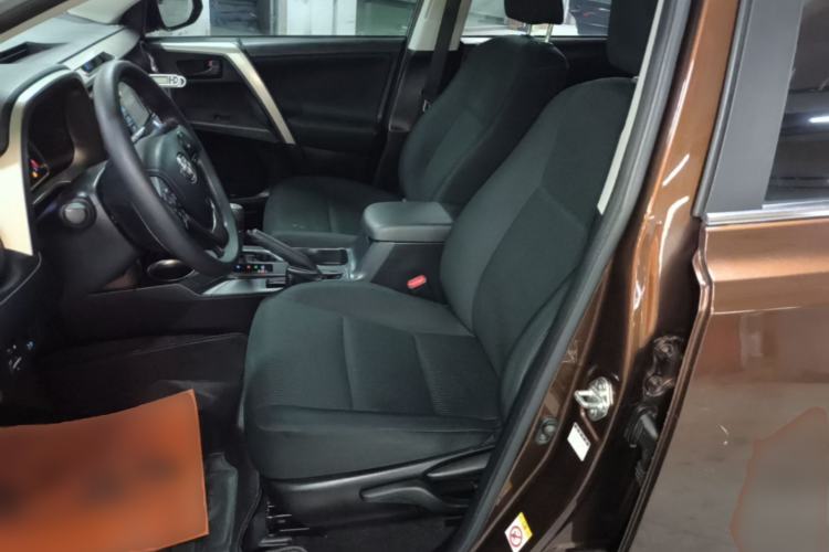 Used Toyota RAV4 2015 2.0L CVT Two-Wheel Drive Fashion Edition Left Front Seat