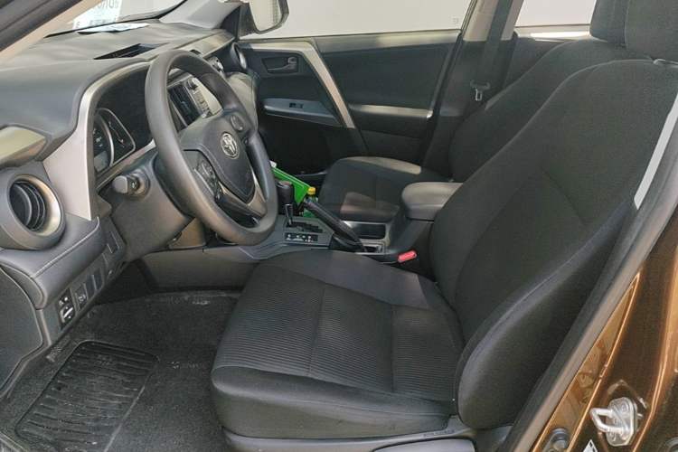 Used Toyota RAV4 2015 2.0L CVT Two-Wheel Drive Fashion Edition Left Front Seat