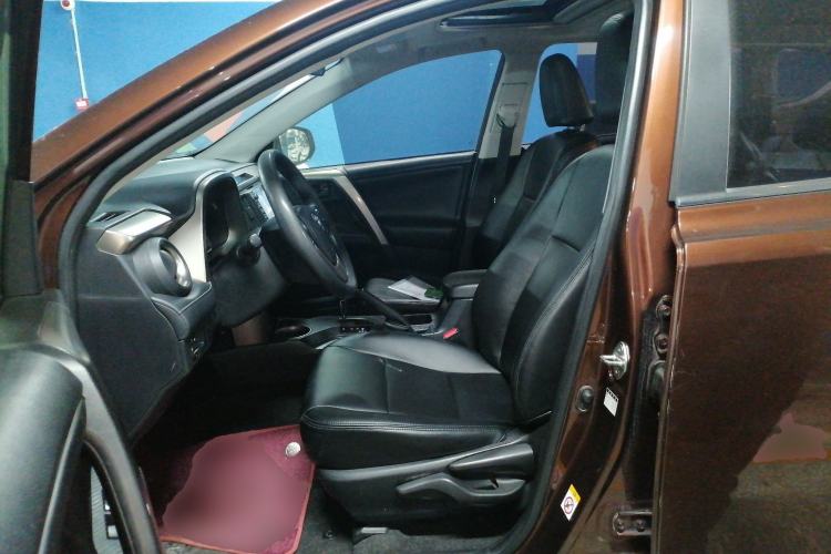 Used Toyota RAV4 2015 2.0L CVT Two-Wheel Drive Fashion Edition Left Front Seat