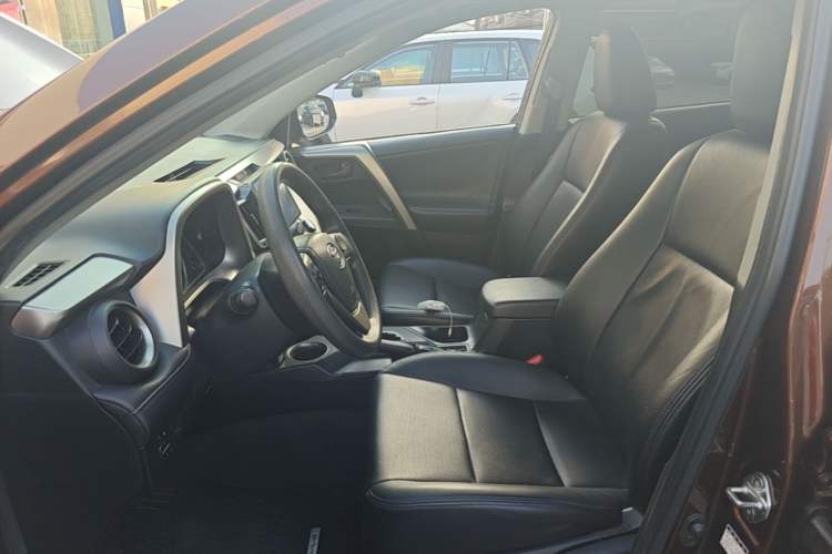 Used Toyota RAV4 2015 2.0L CVT Two-Wheel Drive Fashion Edition Left Front Seat