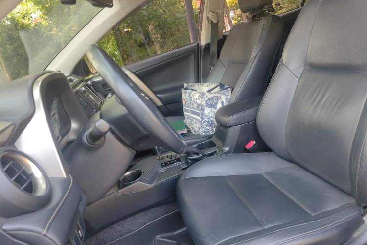 Used Toyota RAV4 2015 2.5L Automatic 4x4 Elite Edition Left Front Seat