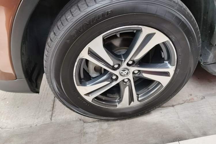 Used Toyota RAV4 2015 2.0L CVT Two-Wheel Drive Fashion Edition Left Front Wheel Hub