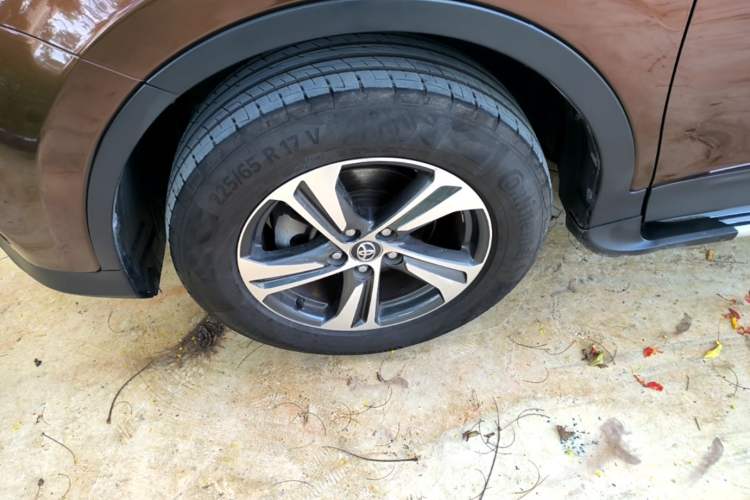 Used Toyota RAV4 2015 2.0L CVT Two-Wheel Drive Urban Edition Left Front Wheel Hub