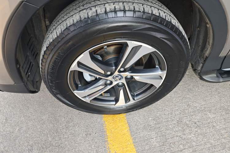 Used Toyota RAV4 2015 2.0L CVT Two-Wheel Drive Fashion Edition Left Front Wheel Hub