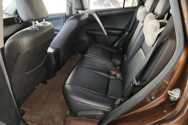 Used Toyota RAV4 2015 2.0L CVT Two-Wheel Drive Fashion Edition Left Rear Seat