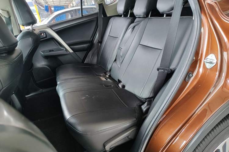 Used Toyota RAV4 2015 2.0L CVT Two-Wheel Drive Fashion Edition Left Rear Seat