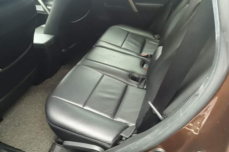 Used Toyota RAV4 2015 2.0L CVT Two-Wheel Drive Fashion Edition Left Rear Seat