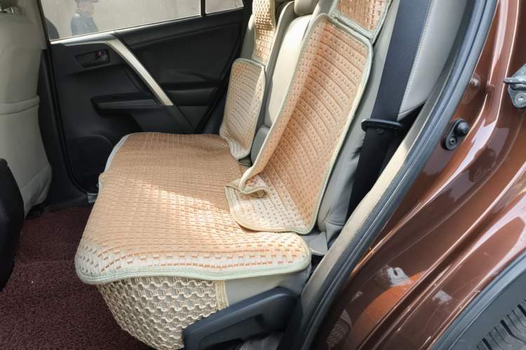 Used Toyota RAV4 2015 2.0L CVT Two-Wheel Drive Fashion Edition Left Rear Seat