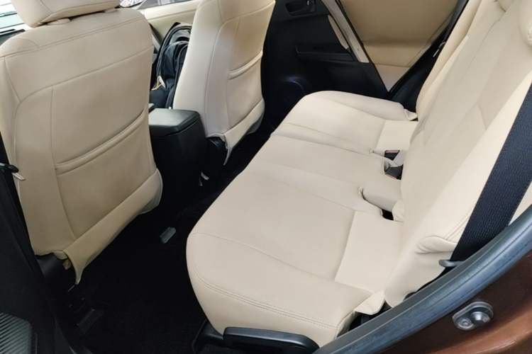 Used Toyota RAV4 2015 2.0L CVT Two-Wheel Drive Fashion Edition Left Rear Seat