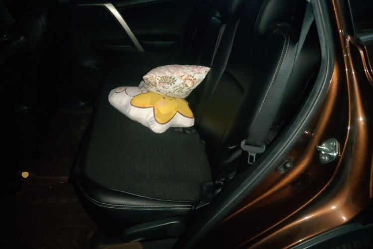 Used Toyota RAV4 2015 2.0L CVT Two-Wheel Drive Fashion Edition Left Rear Seat