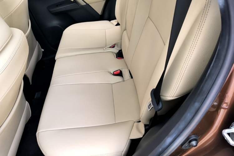 Used Toyota RAV4 2015 2.0L CVT Two-Wheel Drive Urban Edition Left Rear Seat