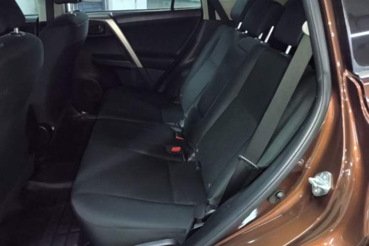 Used Toyota RAV4 2015 2.0L CVT Two-Wheel Drive Fashion Edition Left Rear Seat