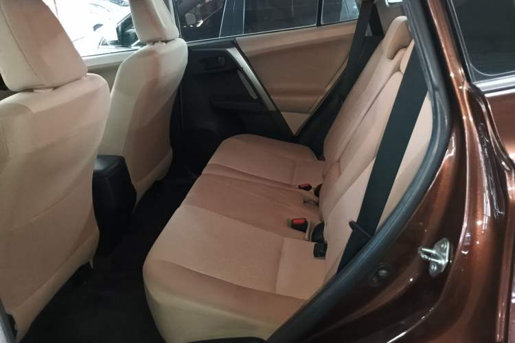 Used Toyota RAV4 2015 2.0L CVT 4x4 Trend Edition Left Rear Seat