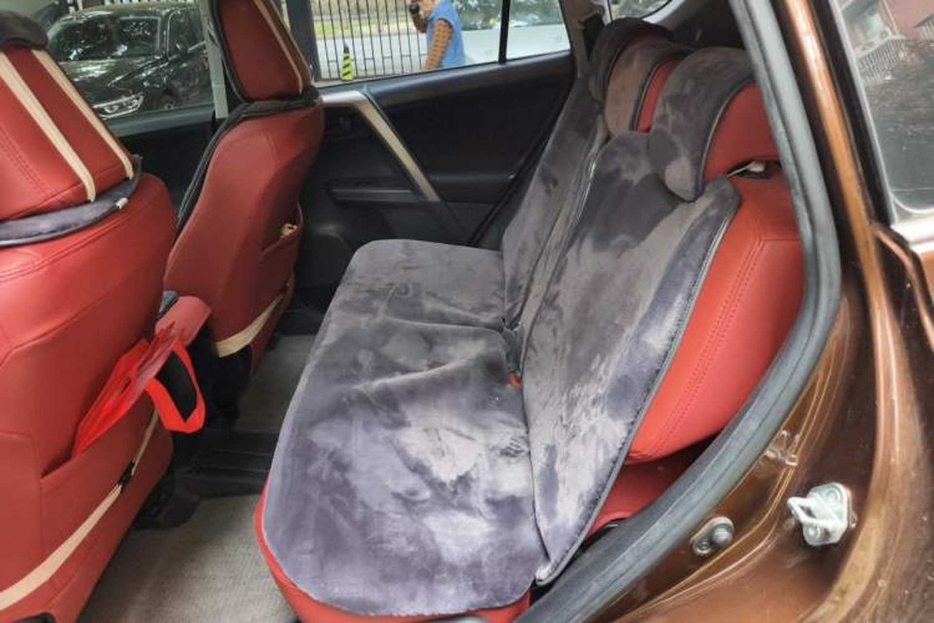 Used Toyota RAV4 2015 2.0L CVT Two-Wheel Drive Fashion Edition Left Rear Seat