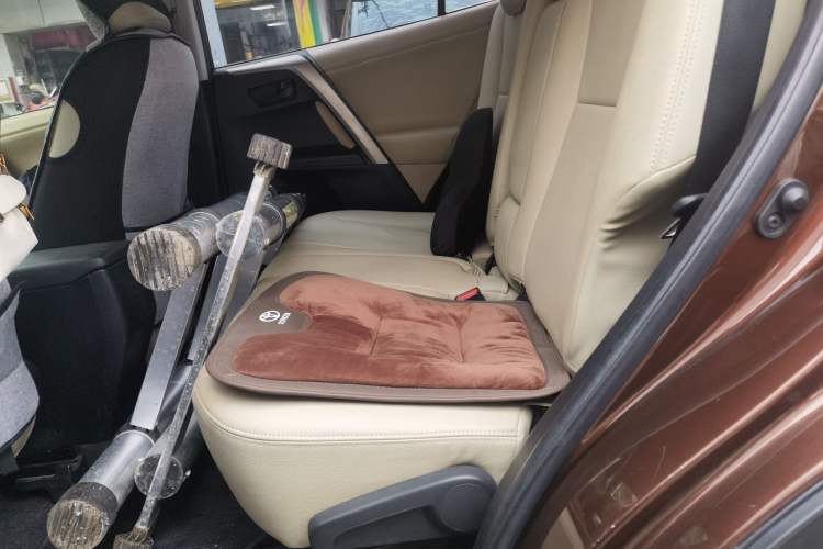 Used Toyota RAV4 2015 2.0L CVT Two-Wheel Drive Urban Edition Left Rear Seat