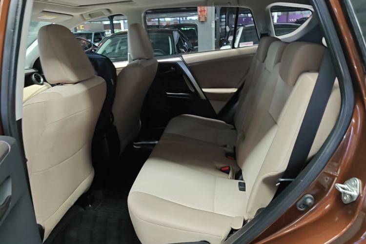 Used Toyota RAV4 2015 2.0L CVT Two-Wheel Drive Fashion Edition Left Rear Seat