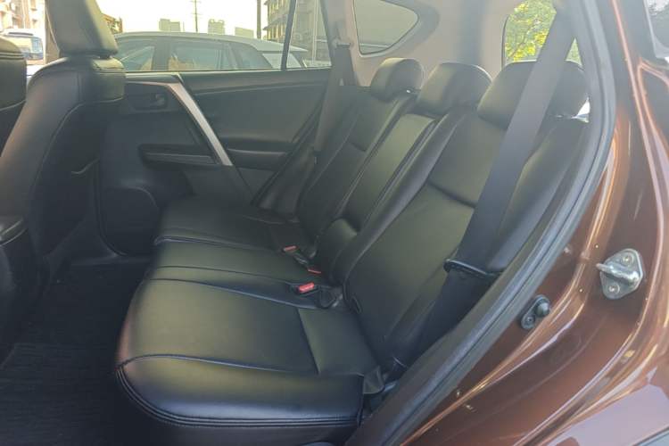 Used Toyota RAV4 2015 2.0L CVT Two-Wheel Drive Fashion Edition Left Rear Seat