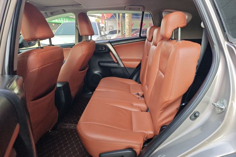 Used Toyota RAV4 2015 2.0L CVT Two-Wheel Drive Fashion Edition Left Rear Seat