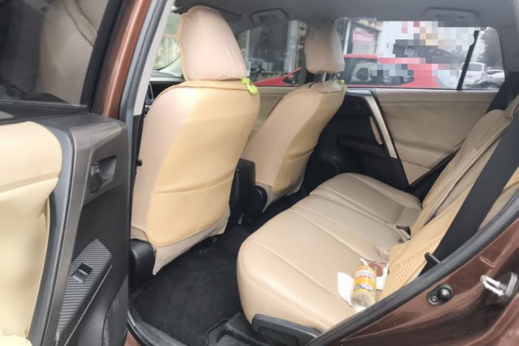 Used Toyota RAV4 2015 2.0L CVT Two-Wheel Drive Urban Edition Left Rear Seat