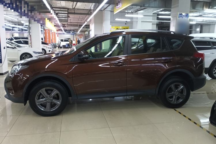 Used Toyota RAV4 2015 2.0L CVT 4x4 Trend Edition Left Side