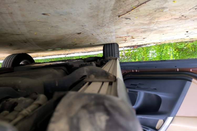 Used Toyota RAV4 2015 2.0L CVT Two-Wheel Drive Urban Edition Left Side Sill