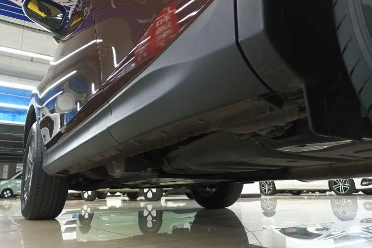 Used Toyota RAV4 2015 2.0L CVT 4x4 Trend Edition Left Side Sill