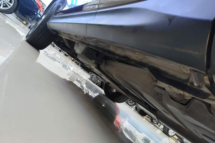 Used Toyota RAV4 2015 2.5L Automatic 4x4 Elite Edition Left Side Sill